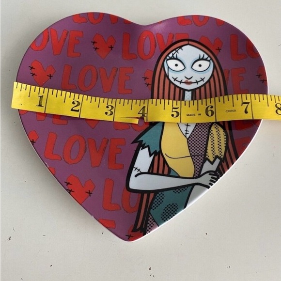 Set Of 2 Disney's Nightmare Before
Christmas Appetizer Plates Heart Jack Sally - Picture 3 of 4